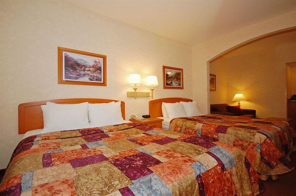 Sleep Inn & Suites Lake Of The Ozarks Camdenton Dış mekan fotoğraf